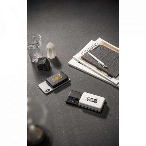 AMPERE 5. Bateria port&aacute;til magn&eacute;tica com carregador por indu&ccedil;&atilde;o super-r&aacute;pido (5.000 mAh), em ABS 100% reciclado
