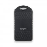 DAY. Bateria port&aacute;til solar com painel solar e LED em ABS (2.000 mAh) - Preto