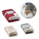 HEIDEN. Manta revers&iacute;vel em tecido polar (190 g/m&sup2;) acetinado com forro sherpa (225 g/m&sup2;),