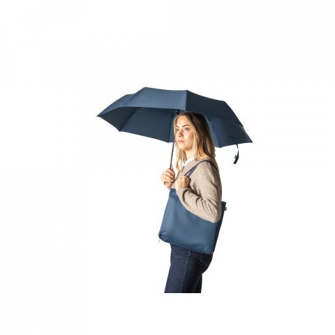 SKYLAR. Guarda-chuva 2 em 1 com sacola de compras em poli&eacute;ster reciclado incluso - Azul